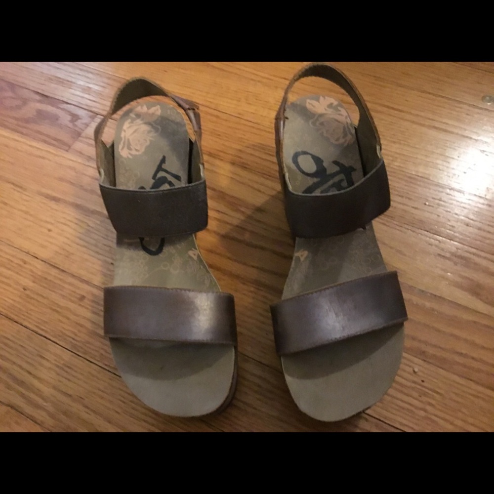 OTBT Brown Leather Wedge Sandals